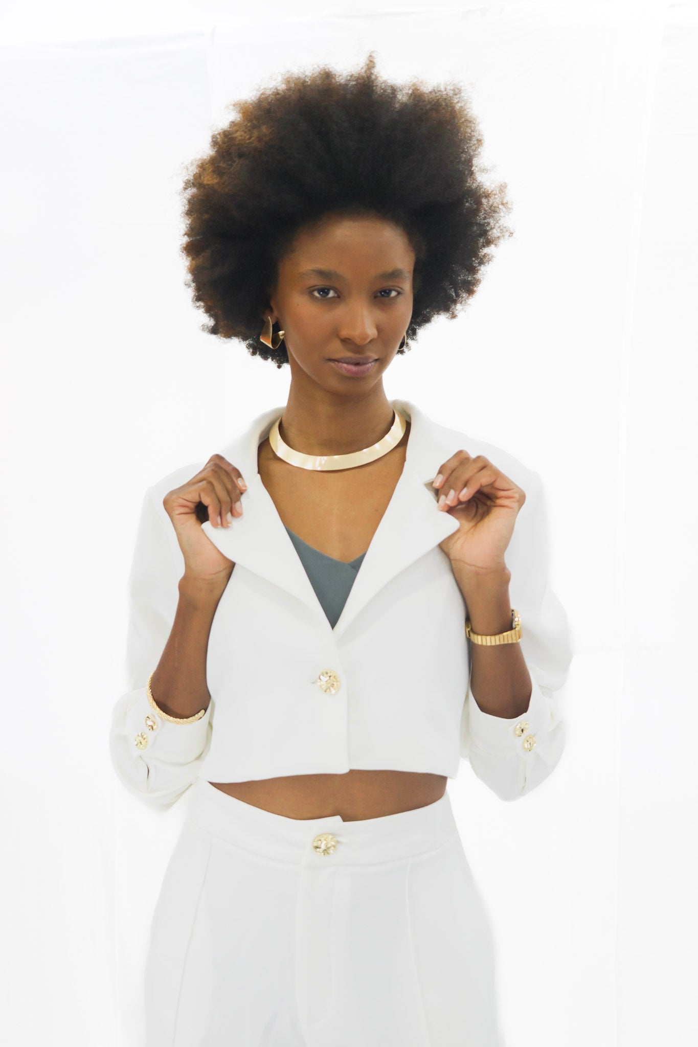 Terninho Feminino Cropped Off-White - Elegância Moderna Yebo